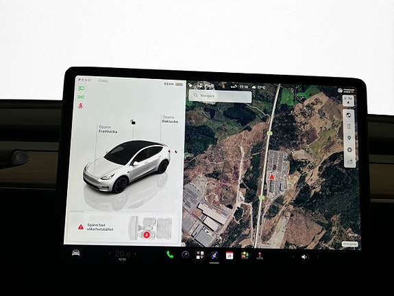 Tesla Model Y 27 of 30