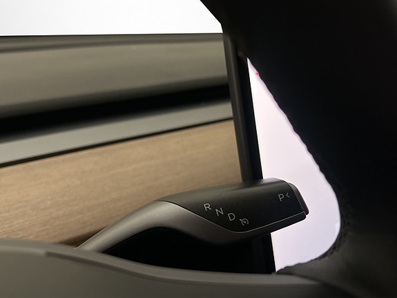 Tesla Model Y 26 of 30
