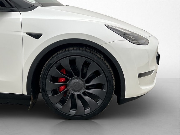 Tesla Model Y 14 of 30
