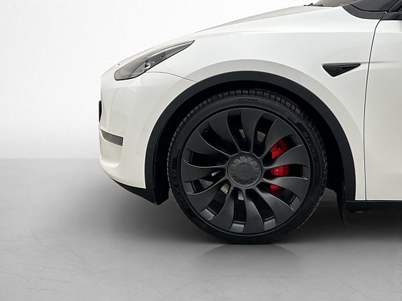 Tesla Model Y 11 of 30