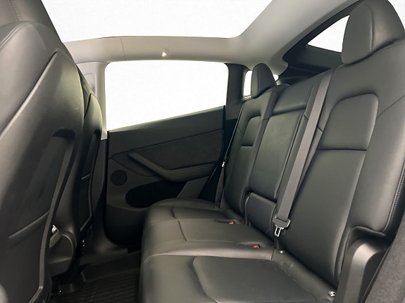 Tesla Model Y 20 of 30