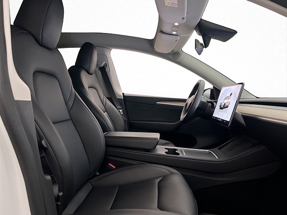 Tesla Model Y 15 of 30