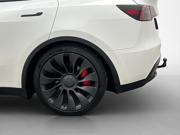 Tesla Model Y 12 of 30