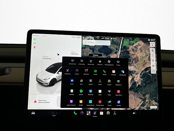 Tesla Model Y 28 of 30