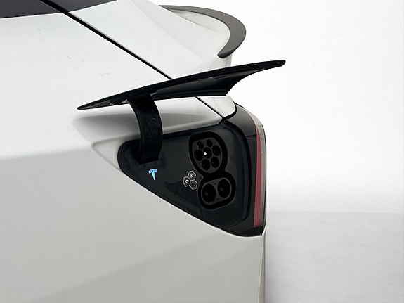 Tesla Model Y 19 of 30