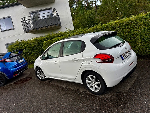 Peugeot 208 8 of 8