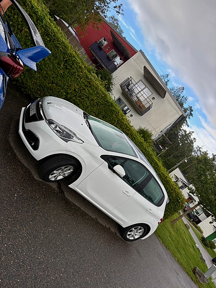 Peugeot 208 2 of 8