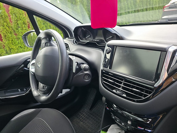 Peugeot 208 6 of 8