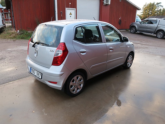 Hyundai i10 4 of 14