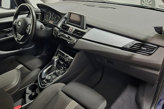 BMW 218i 7 of 14
