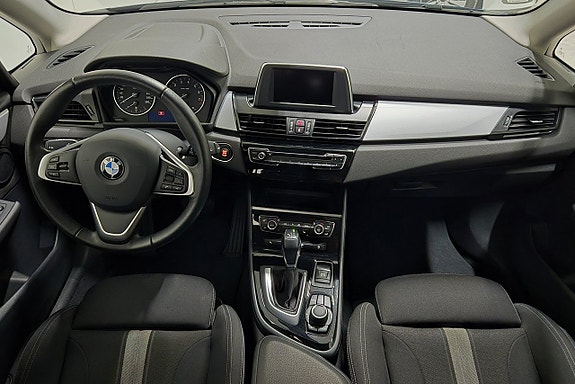 BMW 218i 5 of 14