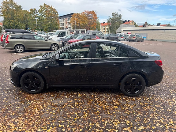 Chevrolet Cruze 3 of 13