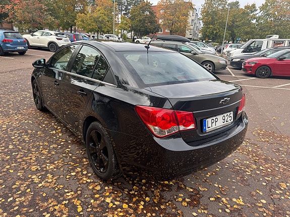 Chevrolet Cruze 4 of 13