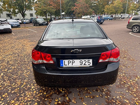 Chevrolet Cruze 5 of 13