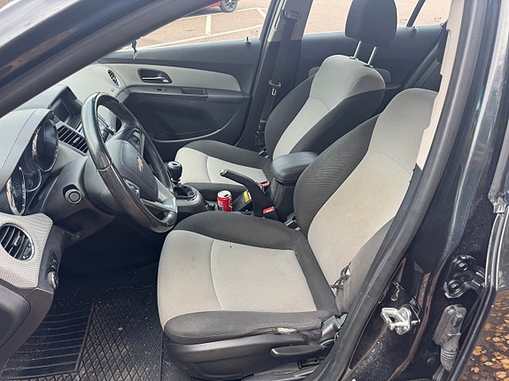 Chevrolet Cruze 10 of 13