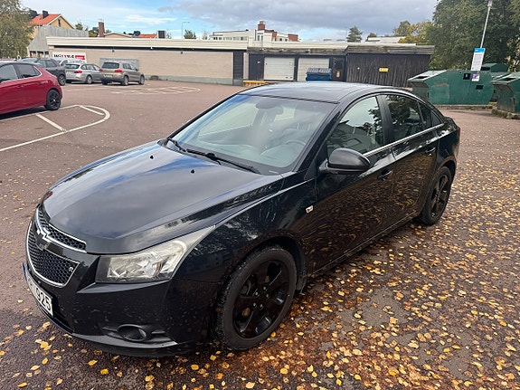 Chevrolet Cruze 2 of 13
