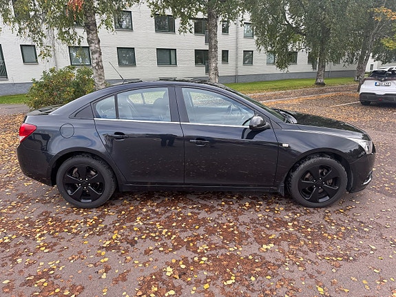 Chevrolet Cruze 7 of 13