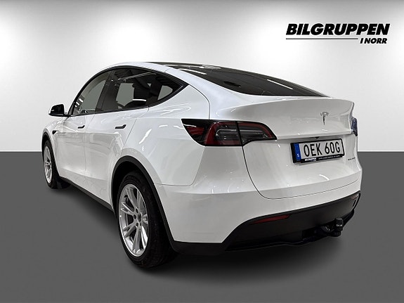 Tesla Model Y 6 of 17