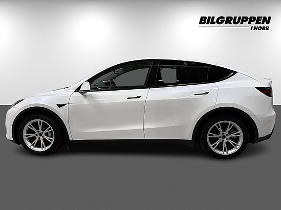 Tesla Model Y 4 of 17
