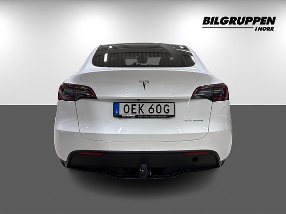 Tesla Model Y 5 of 17