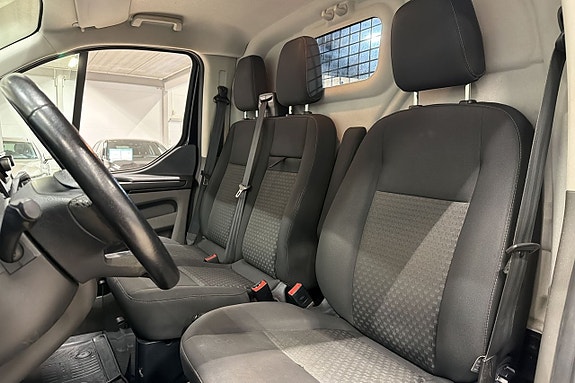 Ford Transit Custom 16 of 19