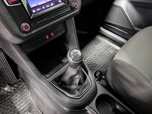 Volkswagen Caddy Maxi 19 of 23
