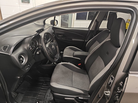 Toyota Yaris 11 of 14