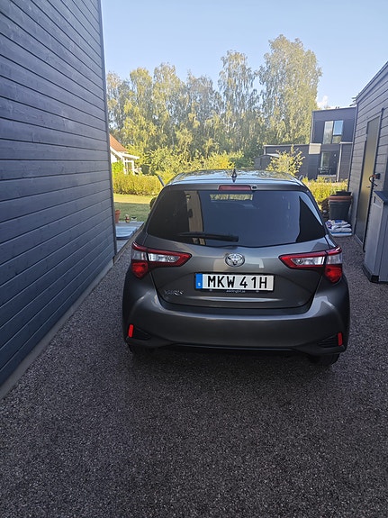 Toyota Yaris 7 of 14