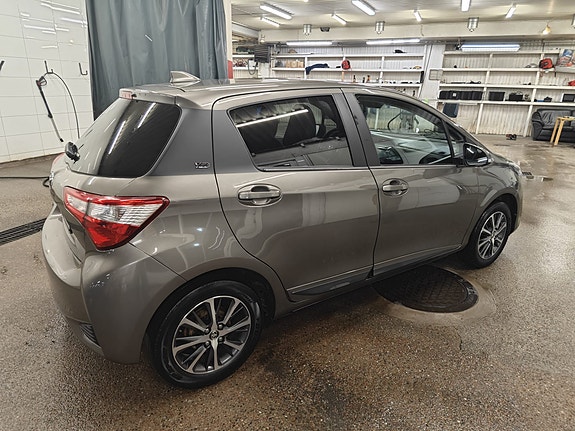 Toyota Yaris 6 of 14