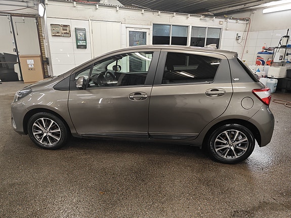 Toyota Yaris 10 of 14