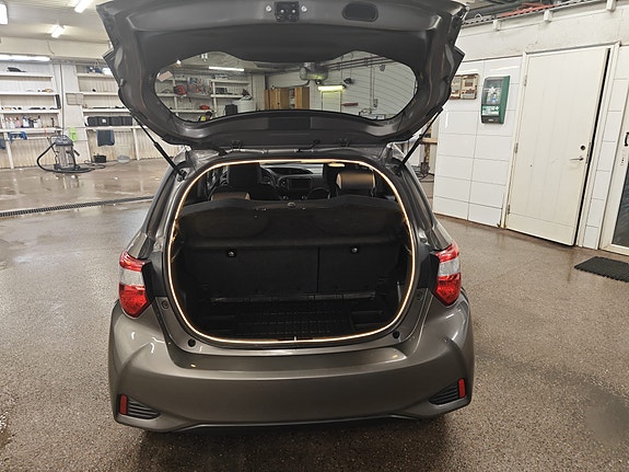 Toyota Yaris 8 of 14