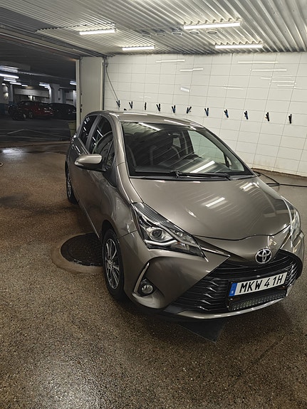 Toyota Yaris 3 of 14