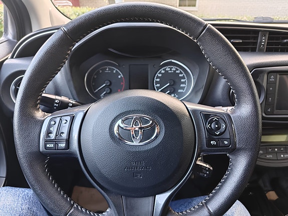 Toyota Yaris 13 of 14