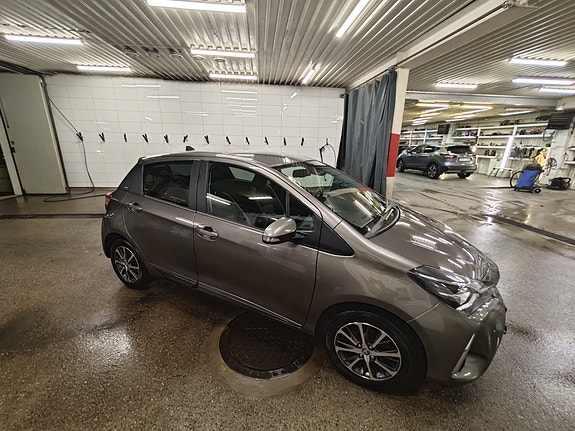 Toyota Yaris 4 of 14