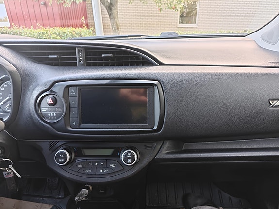 Toyota Yaris 12 of 14