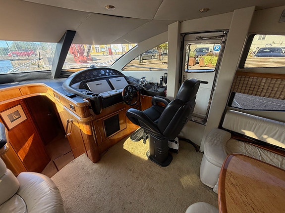 Sunseeker Manhattan 64 10 of 12