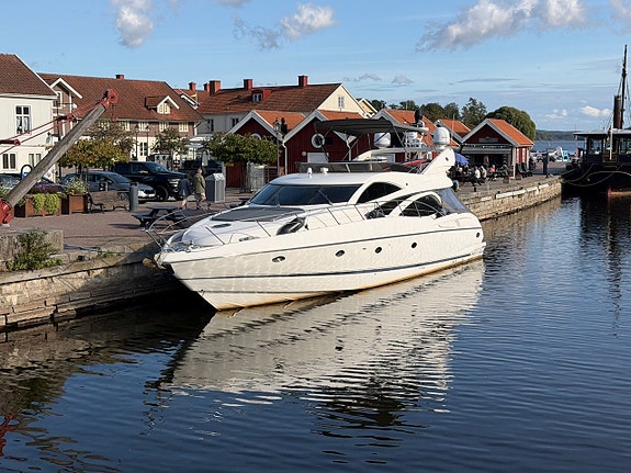 Sunseeker Manhattan 64 2 of 12
