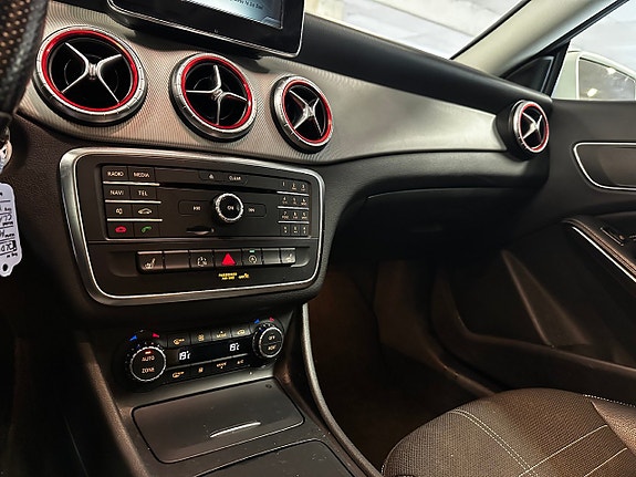 Mercedes-Benz CLA200 13 of 22
