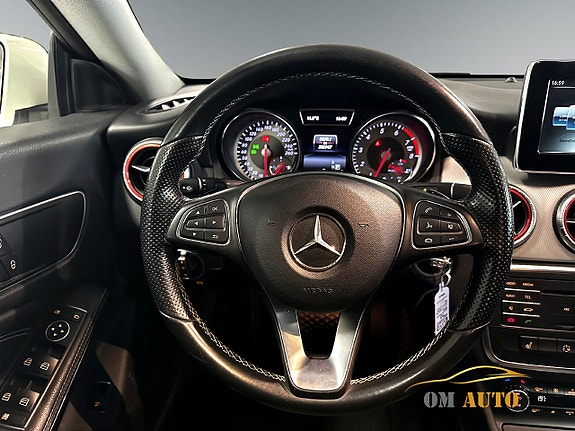 Mercedes-Benz CLA200 10 of 22