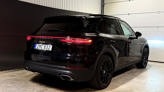 Porsche Cayenne 9 of 30