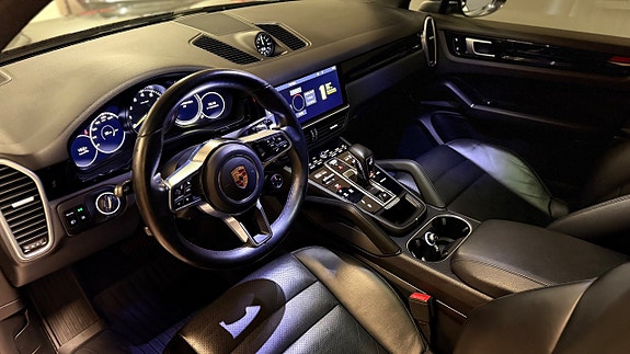 Porsche Cayenne 15 of 30