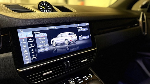 Porsche Cayenne 18 of 30