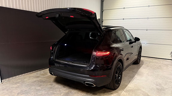 Porsche Cayenne 11 of 30