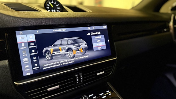 Porsche Cayenne 19 of 30