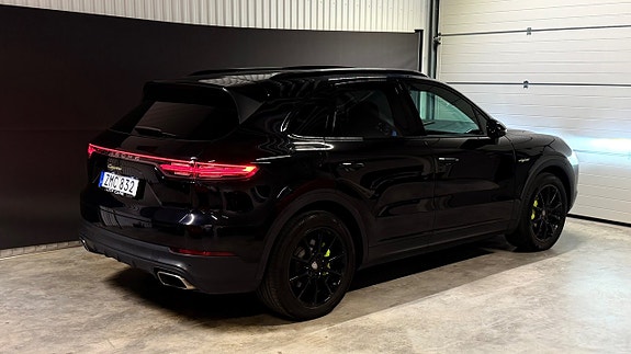 Porsche Cayenne 10 of 30