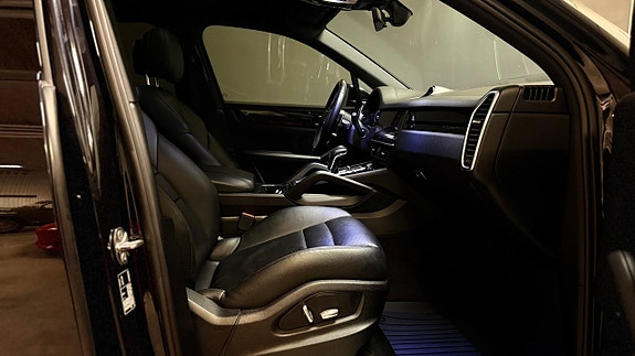 Porsche Cayenne 28 of 30