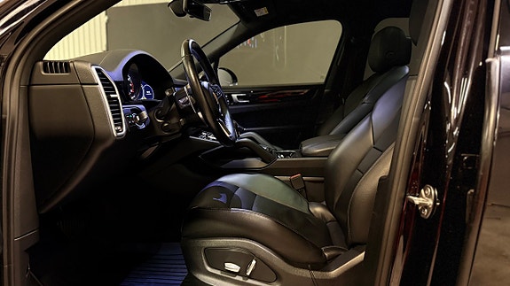 Porsche Cayenne 13 of 30