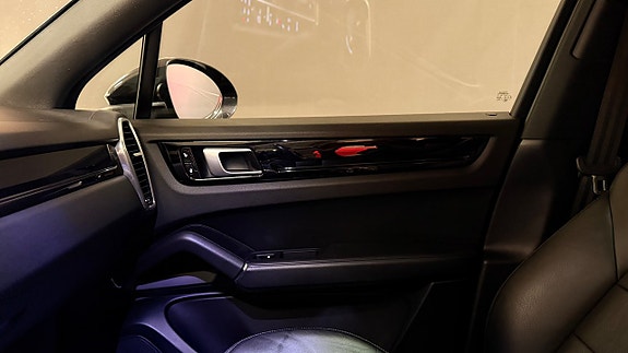 Porsche Cayenne 23 of 30
