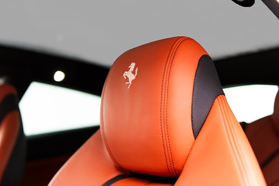 Ferrari Lusso 17 of 25