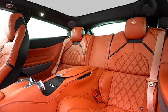 Ferrari Lusso 13 of 25